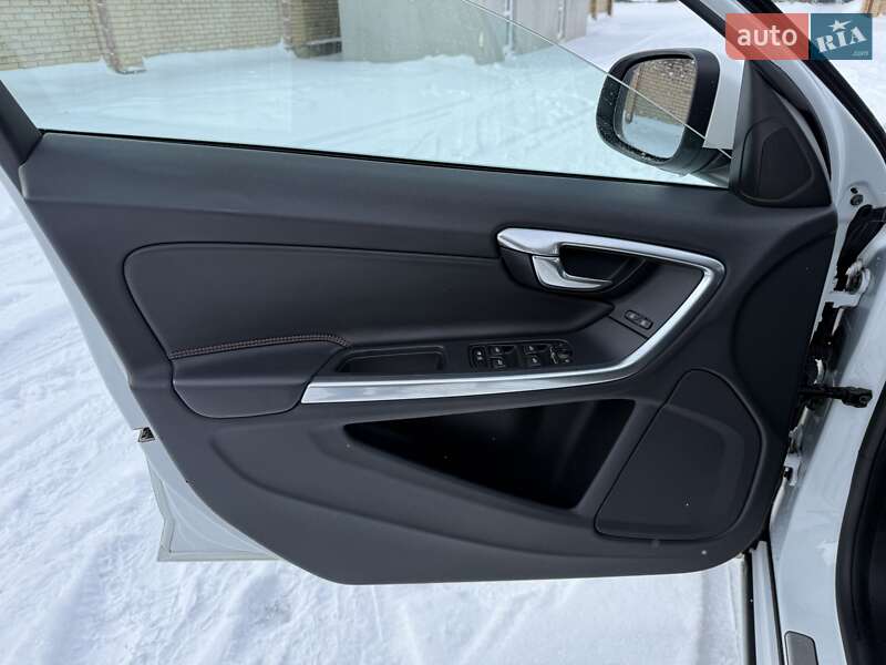 Универсал Volvo V60 2015 в Бродах фото 18 Универсал Volvo V60 2015 в Бродах