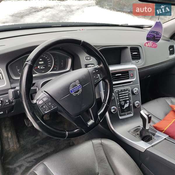 Универсал Volvo V60 2015 в Заречном