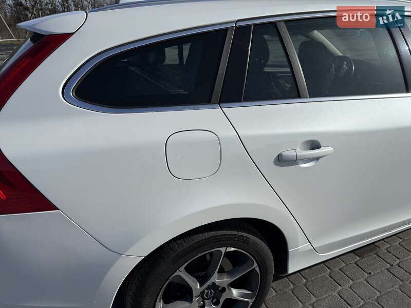 Универсал Volvo V60 2015 в Бродах фото 28 Универсал Volvo V60 2015 в Бродах
