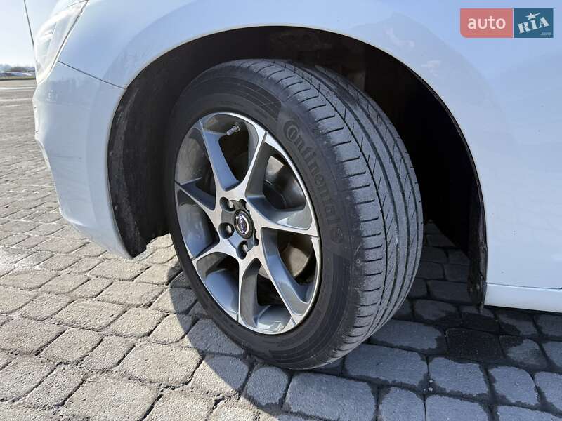Универсал Volvo V60 2015 в Бродах фото 33 Универсал Volvo V60 2015 в Бродах