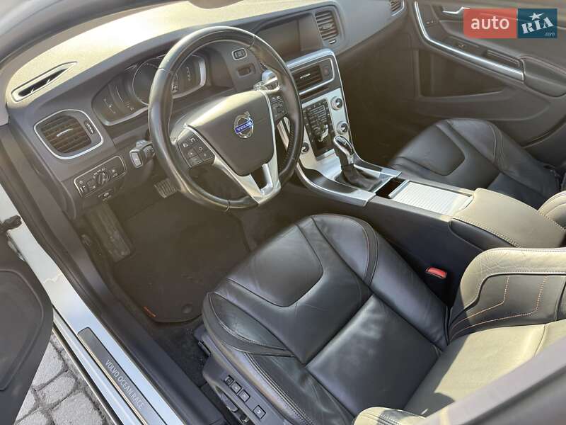 Универсал Volvo V60 2015 в Бродах фото 46 Универсал Volvo V60 2015 в Бродах