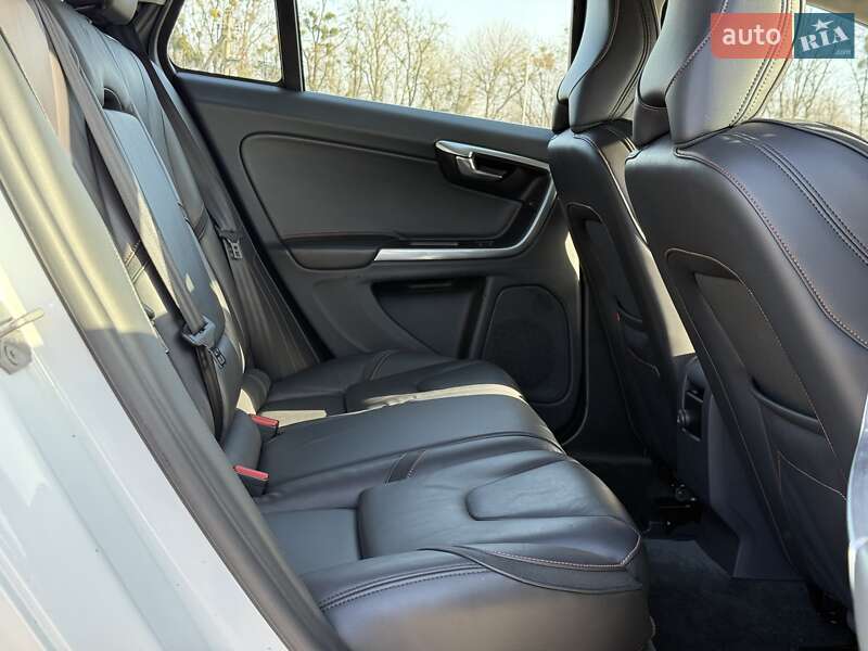 Универсал Volvo V60 2015 в Бродах фото 85 Универсал Volvo V60 2015 в Бродах