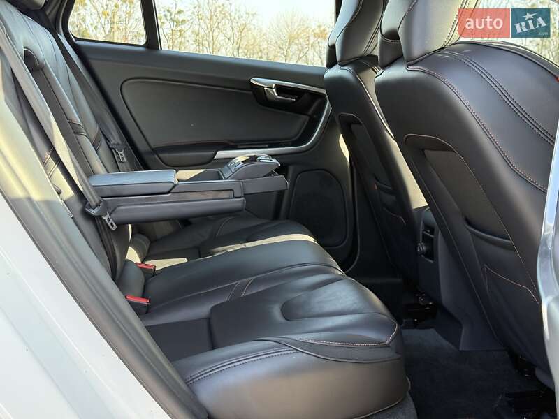Универсал Volvo V60 2015 в Бродах фото 88 Универсал Volvo V60 2015 в Бродах