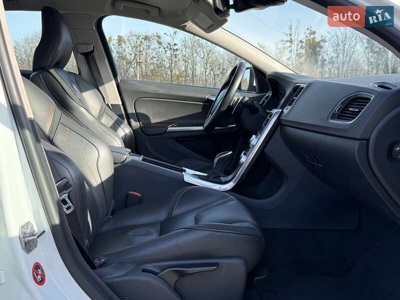 Универсал Volvo V60 2015 в Бродах фото 91 Универсал Volvo V60 2015 в Бродах