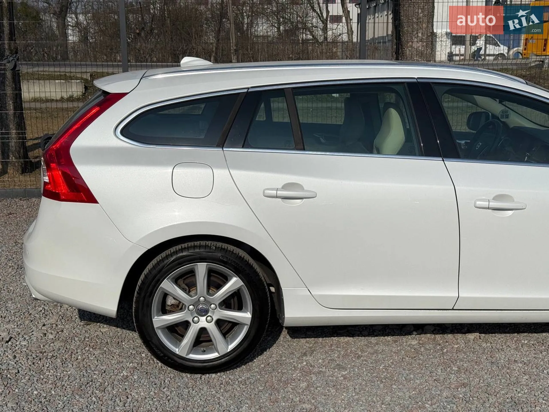 2017 Volvo V60 - мініатюра 16