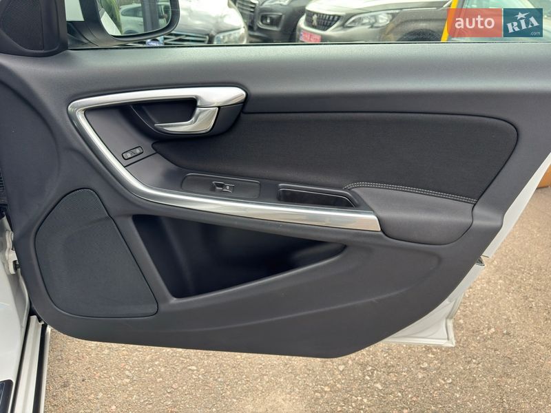 Универсал Volvo V60 2013 в Киеве фото 36 Универсал Volvo V60 2013 в Киеве