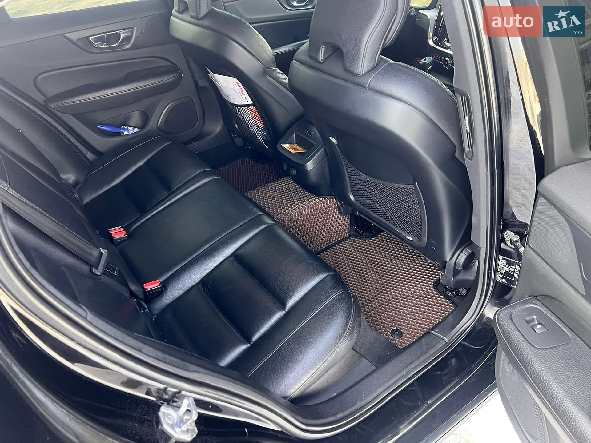 2019 Volvo V60 - мініатюра 8