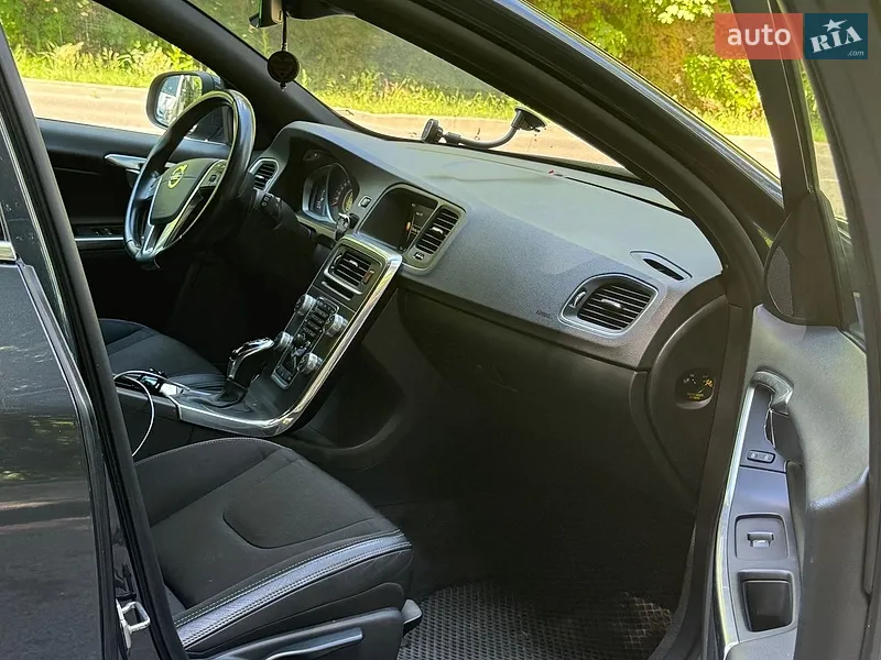 Volvo V60 2015 VIN YV1FW73CDF1259966 фото оголошення 2 з 48