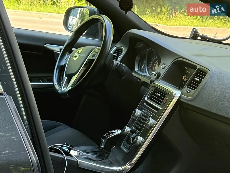 Volvo V60 2015 VIN YV1FW73CDF1259966 фото оголошення 5 з 48