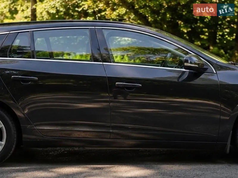 Volvo V60 2015 VIN YV1FW73CDF1259966 фото оголошення 11 з 48