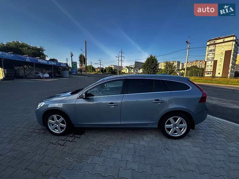 Volvo V60 2011 VIN YV1FW5250B1026856 фото оголошення 2 з 52
