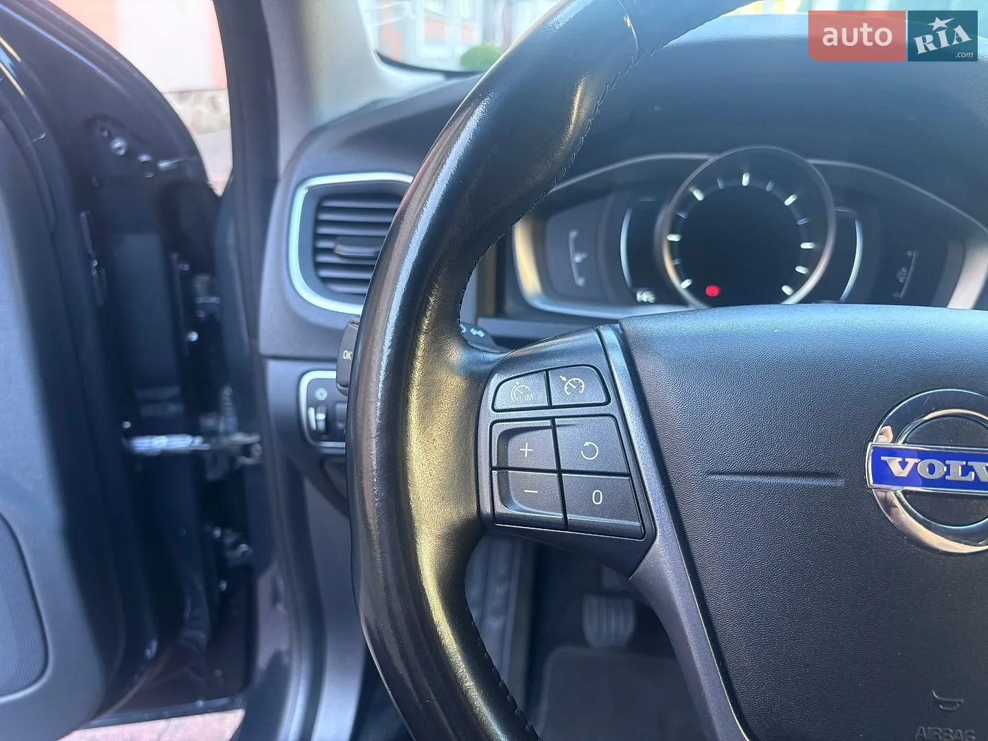 2015 Volvo V60 - мініатюра 151