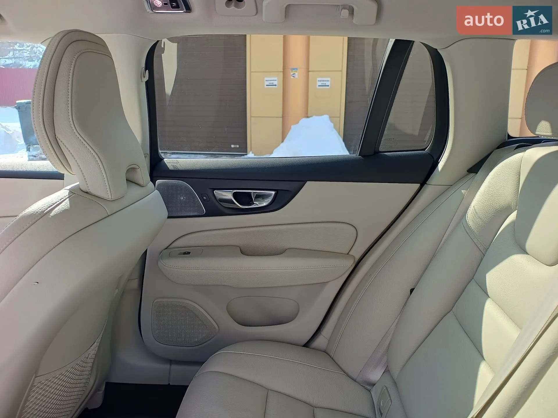 2019 Volvo V60 - мініатюра 18