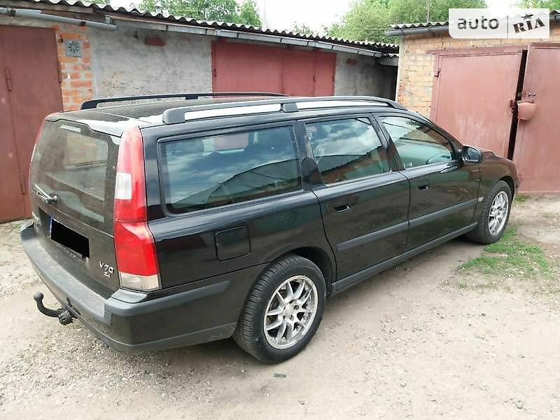 Універсал Volvo V70 2001 в Ромнах