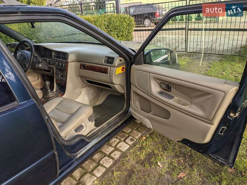 Универсал Volvo V70 1999 в Жовкве