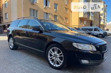 Универсал Volvo V70 2016 в Вишневом