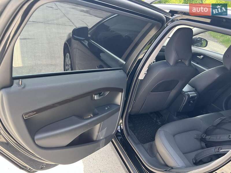 Універсал Volvo V70 2011 в Маневичах