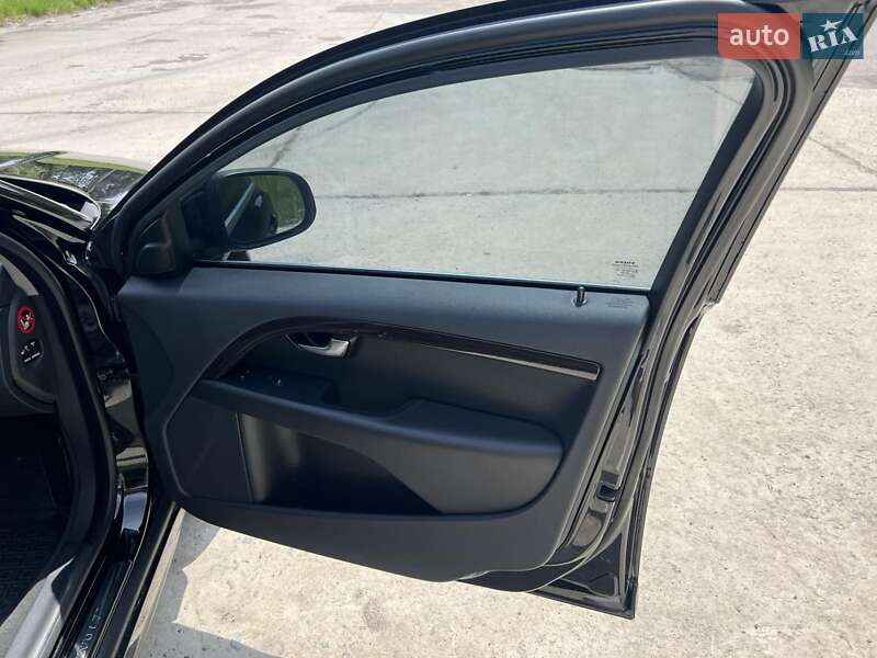 Універсал Volvo V70 2011 в Маневичах