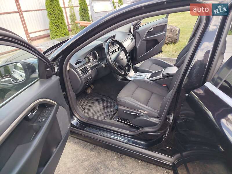 Универсал Volvo V70 2011 в Нововолынске