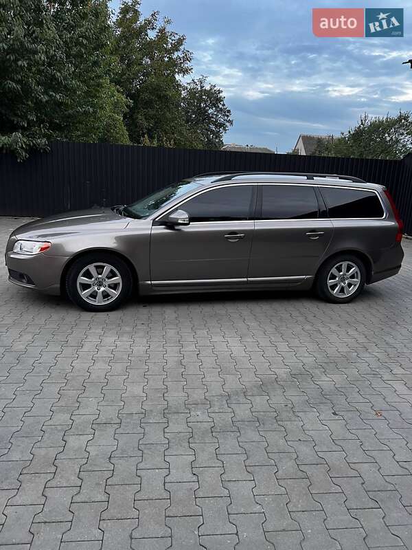 Универсал Volvo V70 2010 в Казатине