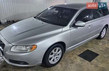 Универсал Volvo V70 2013 в 