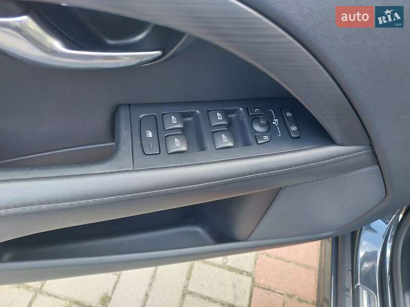 Універсал Volvo V70 2015 в Бродах