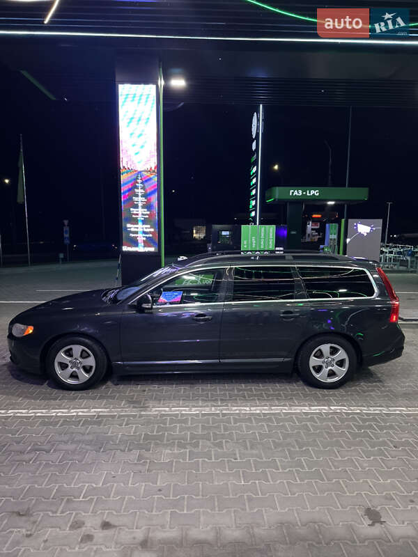 Універсал Volvo V70 2010 в Тернополі