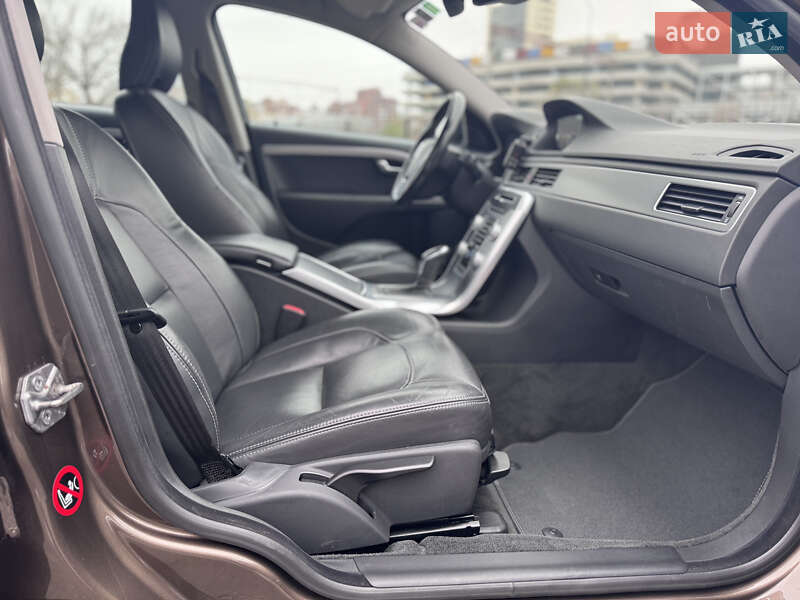 Універсал Volvo V70 2015 в Києві