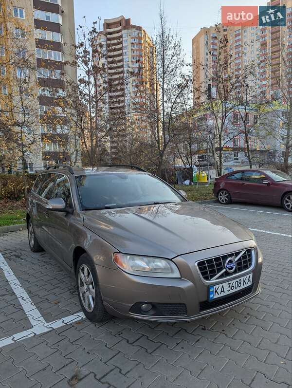 Универсал Volvo V70 2010 в Киеве