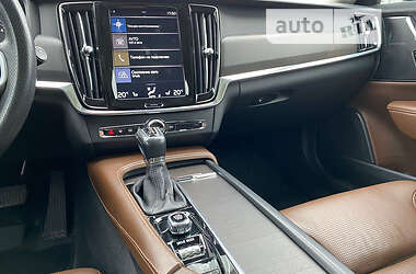 Универсал Volvo V90 Cross Country 2019 в 
