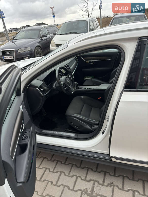 Универсал Volvo V90 Cross Country 2019 в Ровно