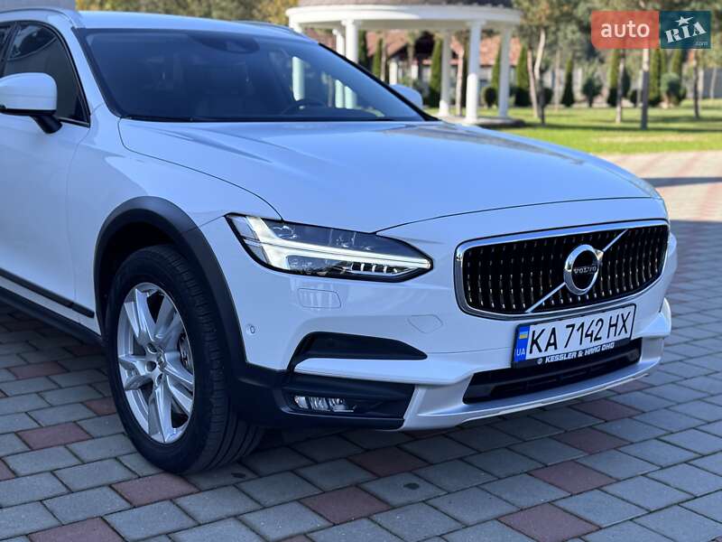 Універсал Volvo V90 Cross Country 2017 в Іршаві