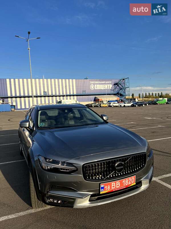 Volvo V90 Cross Country 2017