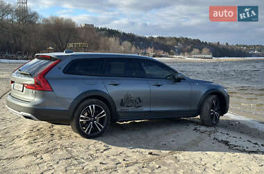 Универсал Volvo V90 Cross Country 2020 в 