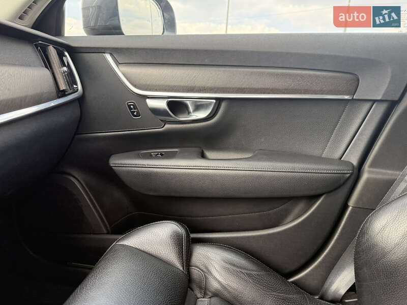 Универсал Volvo V90 Cross Country 2017 в Киеве