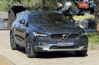 Универсал Volvo V90 Cross Country 2020 в 