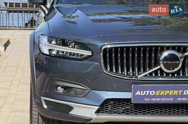 Универсал Volvo V90 Cross Country 2020 в 