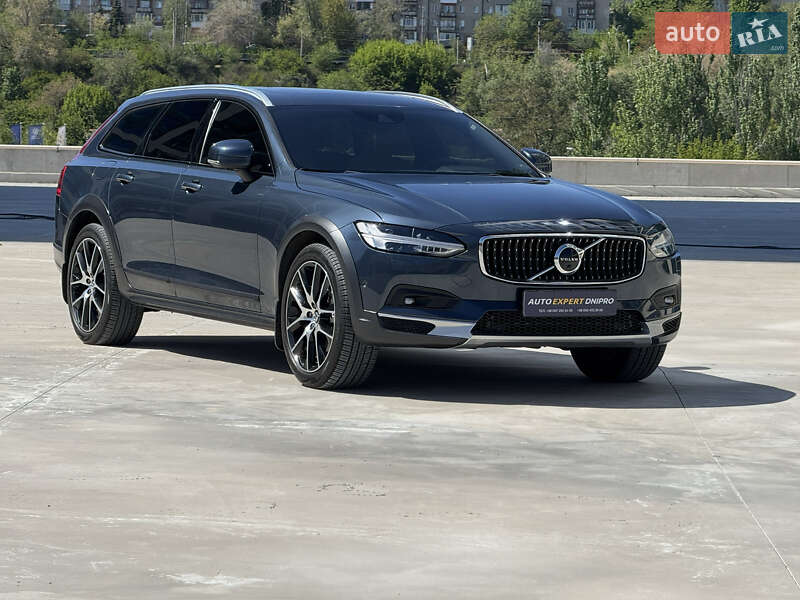 Универсал Volvo V90 Cross Country 2020 в 
