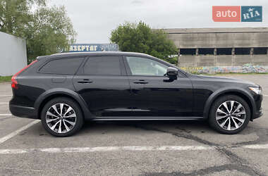Универсал Volvo V90 Cross Country 2020 в 