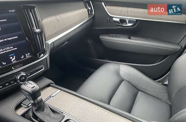 Универсал Volvo V90 Cross Country 2020 в 