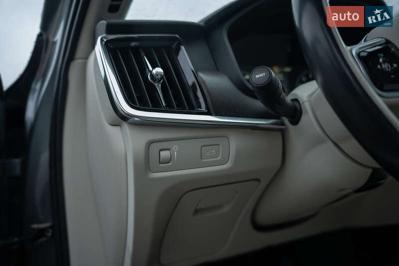 Універсал Volvo V90 Cross Country 2017 в Житомирі