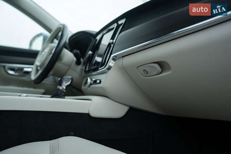 Універсал Volvo V90 Cross Country 2017 в Житомирі