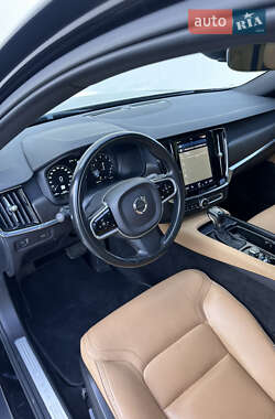 Универсал Volvo V90 Cross Country 2017 в 