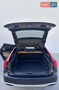 Универсал Volvo V90 Cross Country 2017 в 