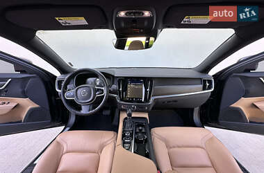 Универсал Volvo V90 Cross Country 2017 в 