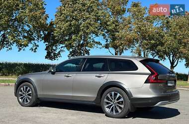 Универсал Volvo V90 Cross Country 2022 в 