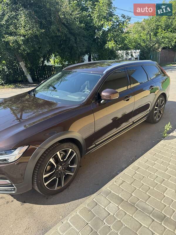 Универсал Volvo V90 Cross Country 2017 в Ильинцах
