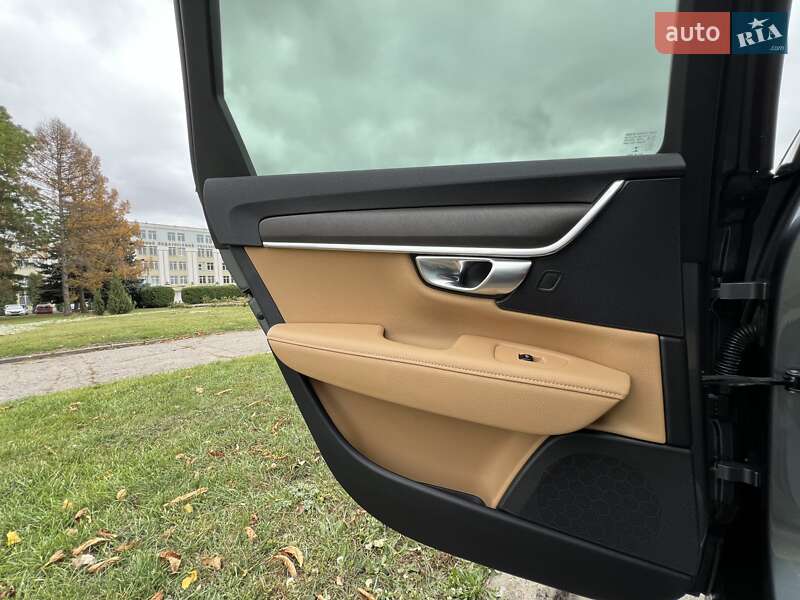 Універсал Volvo V90 Cross Country 2018 в Києві