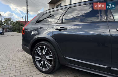 Универсал Volvo V90 Cross Country 2020 в 