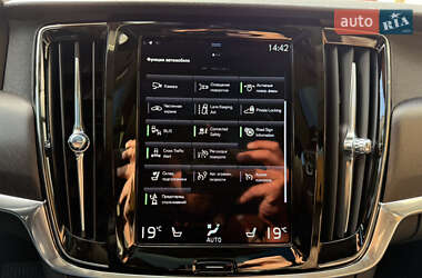 Универсал Volvo V90 Cross Country 2020 в 